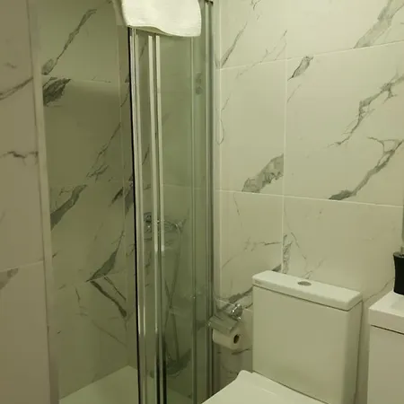 Guest house Henriqueta Maia Suites- *