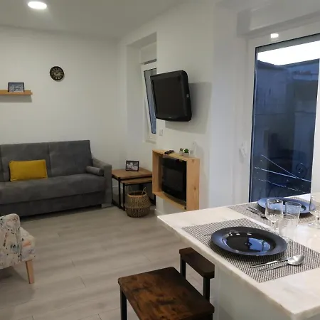 Henriqueta Maia Suites- *